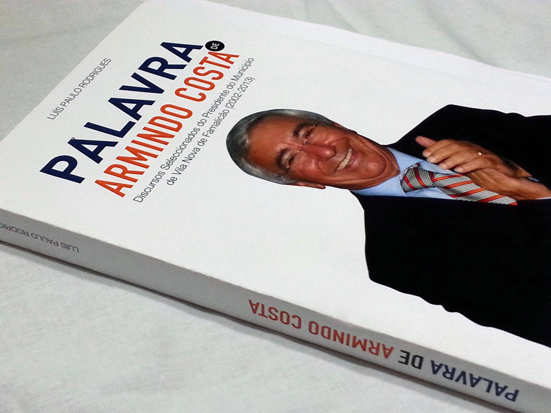 Exemplar do livro Palavra de Armindo Costa (2013)