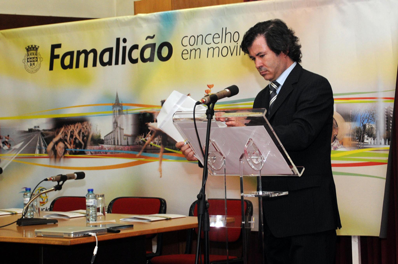 Preparando uma conferência de imprensa do Presidente do Município de Vila Nova de Famalicão (2009)